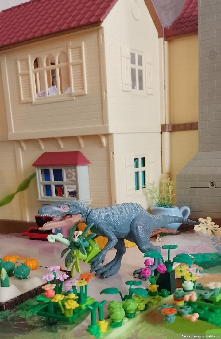 Динозавры в доме Сильвани Фемили)
