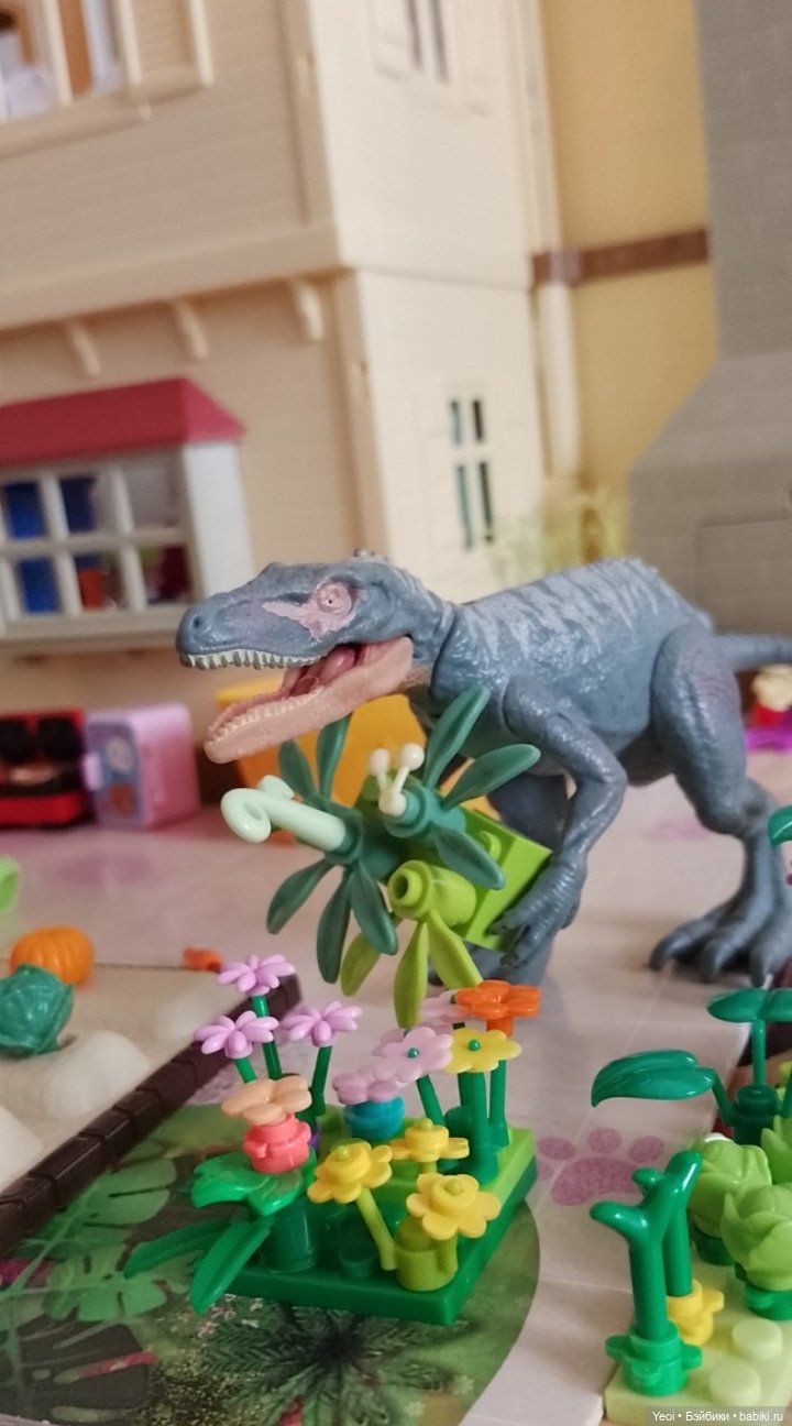 Динозавры в доме Сильвани Фемили)