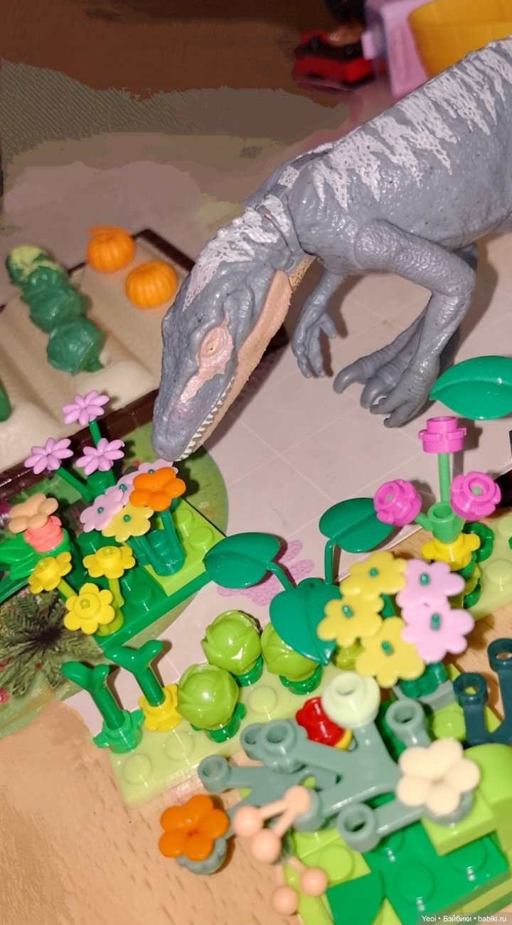 Динозавры в доме Сильвани Фемили)
