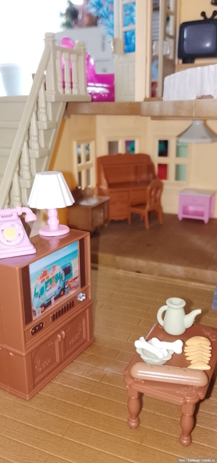 Динозавры в доме Сильвани Фемили)