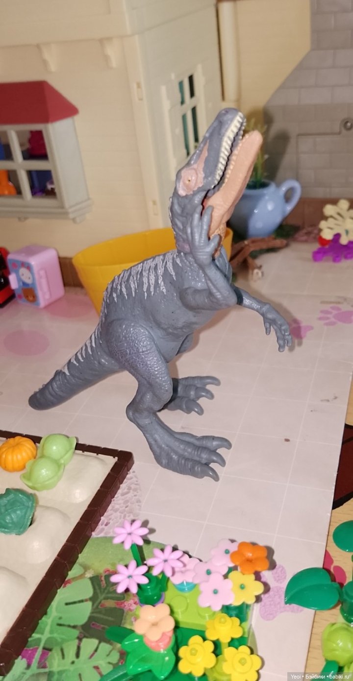 Динозавры в доме Сильвани Фемили)