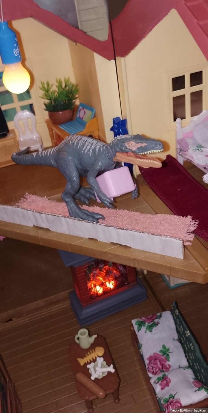 Динозавры в доме Сильвани Фемили)