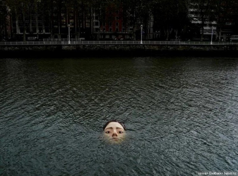 «Тонущая девушка» в Бильбао: Искусство, которое заставляет замереть от страха (фото 5)