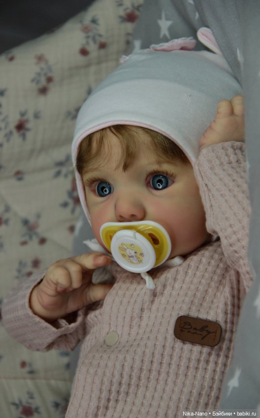 Малышка из молдика Kobi скульптора Karola Wegerich