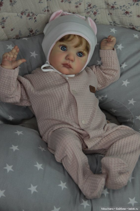 Малышка из молдика Kobi скульптора Karola Wegerich