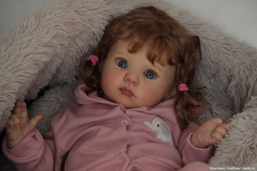 Малышка из молдика Kobi скульптора Karola Wegerich