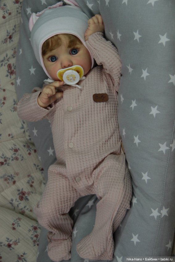 Малышка из молдика Kobi скульптора Karola Wegerich