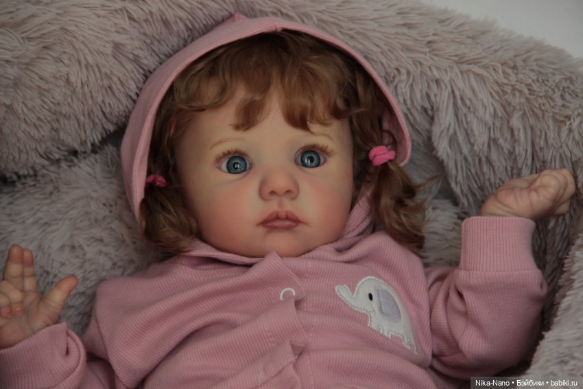 Малышка из молдика Kobi скульптора Karola Wegerich