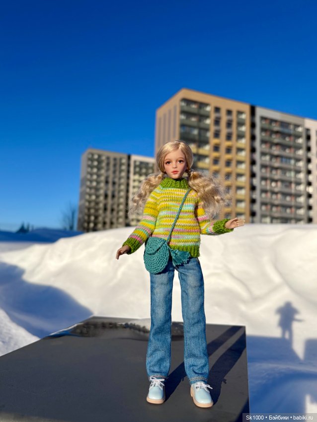 Прогулка среди сугробов с Софи (Она Н.Петровой)