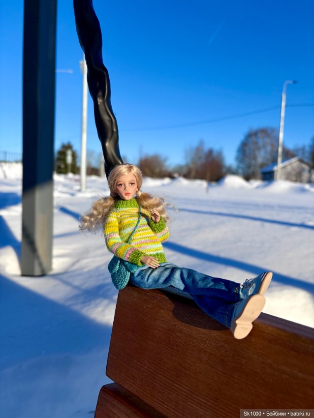 Прогулка среди сугробов с Софи (Она Н.Петровой)