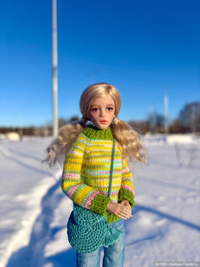 Прогулка среди сугробов с Софи (Она Н.Петровой)