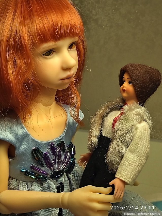 Девочка её кукла — 3D