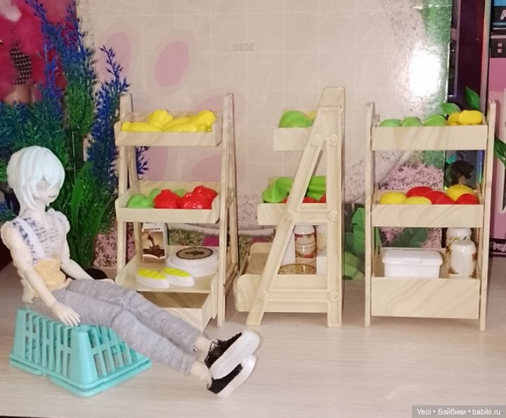 Прилавок с продуктами для кукол из магазина "Чижик"