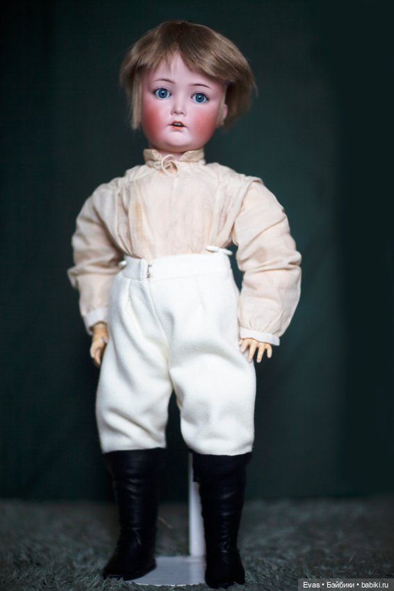 Между строем и парадом: костюм как памятник эпохе»