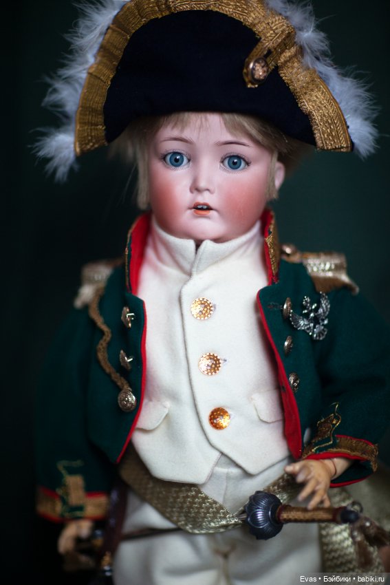 Между строем и парадом: костюм как памятник эпохе» (фото 9)