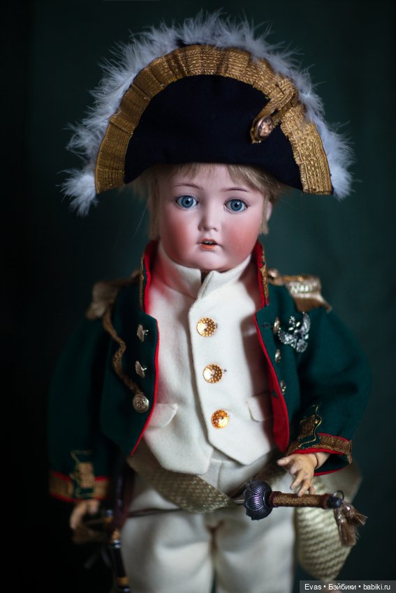 Между строем и парадом: костюм как памятник эпохе» (фото 8)