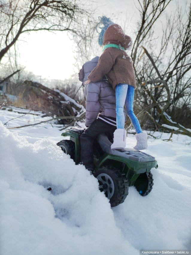 Зимняя прогулка Артема и Алены