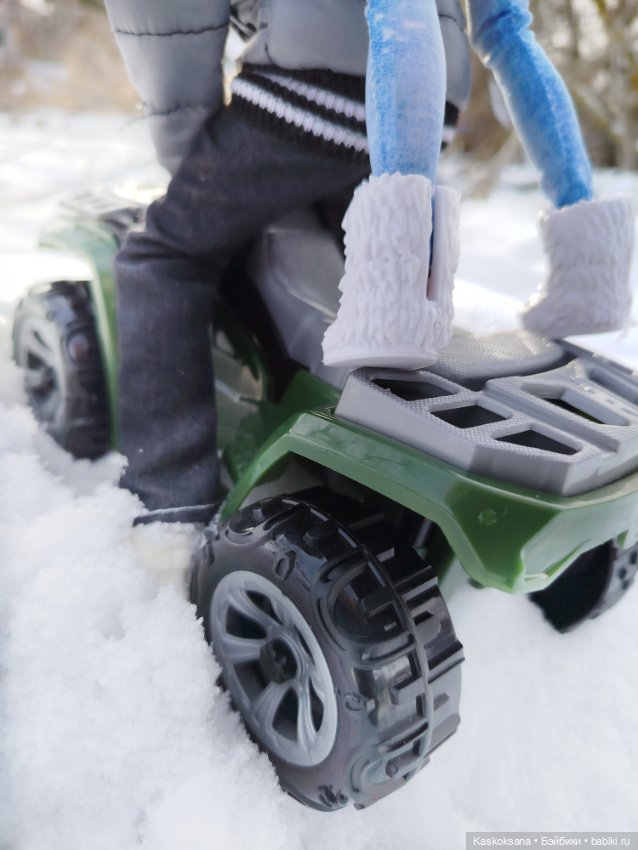 Зимняя прогулка Артема и Алены