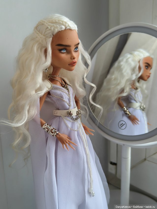 Ооак Дейнерис Таргариен на кукле Монстер хай Клео де Нил (фото 8)