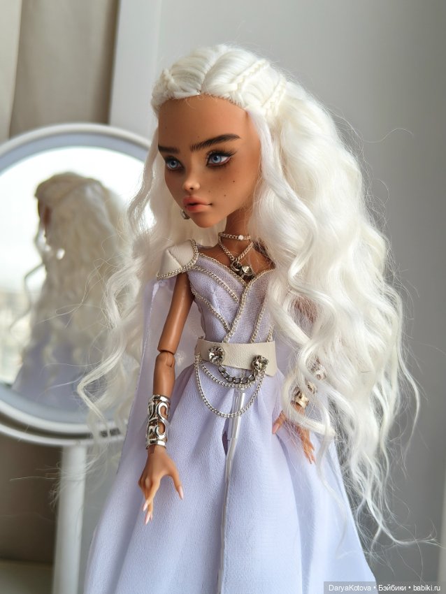 Ооак Дейнерис Таргариен на кукле Монстер хай Клео де Нил (фото 9)