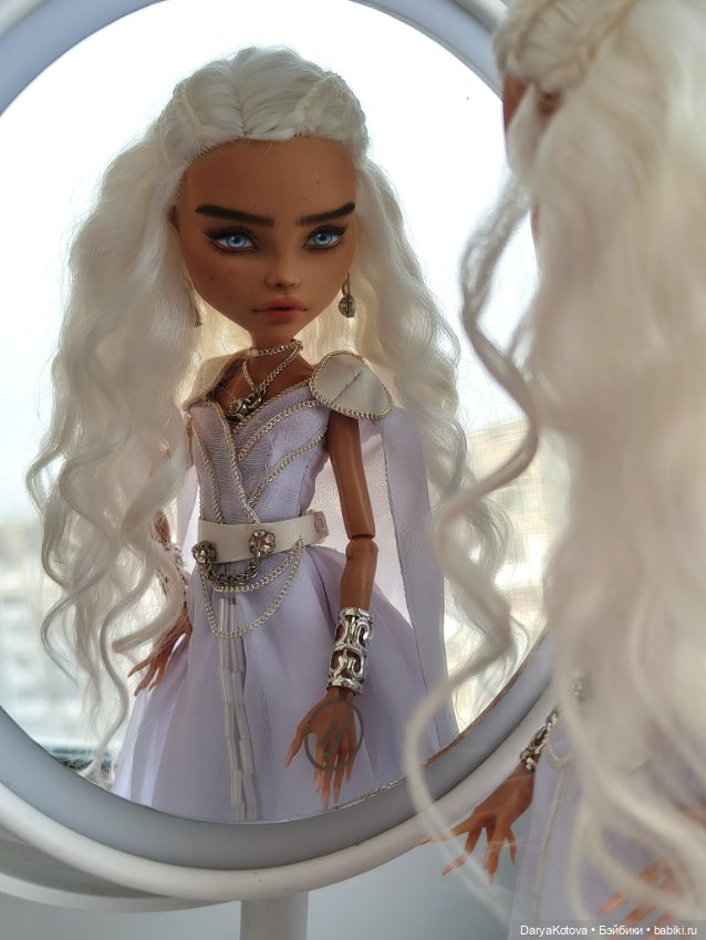 Ооак Дейнерис Таргариен на кукле Монстер хай Клео де Нил (фото 6)