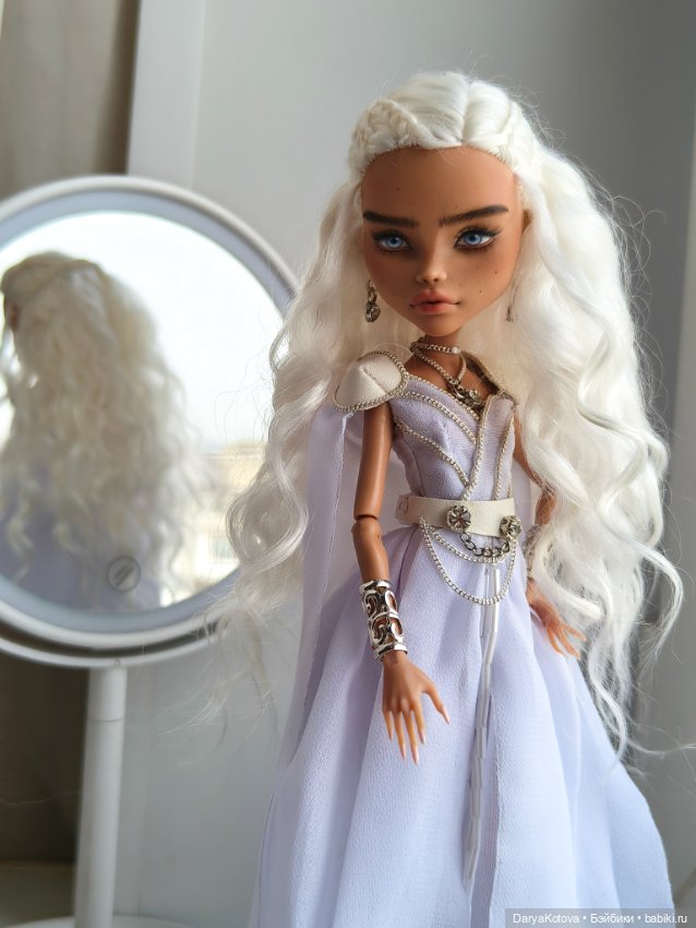 Ооак Дейнерис Таргариен на кукле Монстер хай Клео де Нил (фото 10)