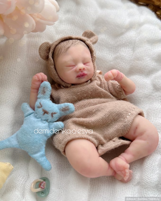 Миниатюрная кукла младенец Коленька 🍯🐻 (фото 2)