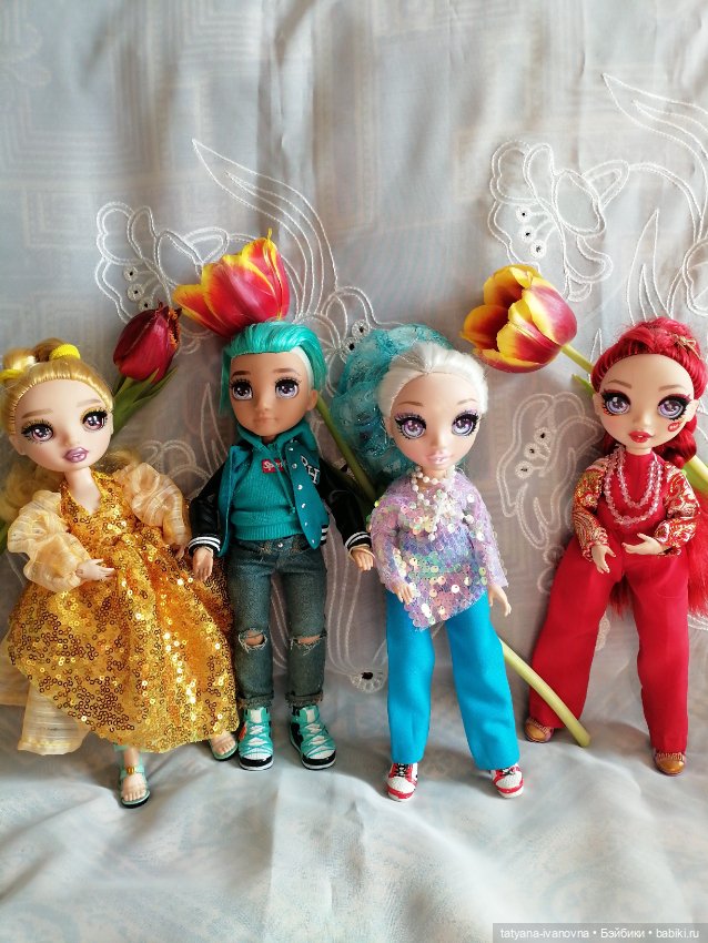 Куклы поздравляют с праздником