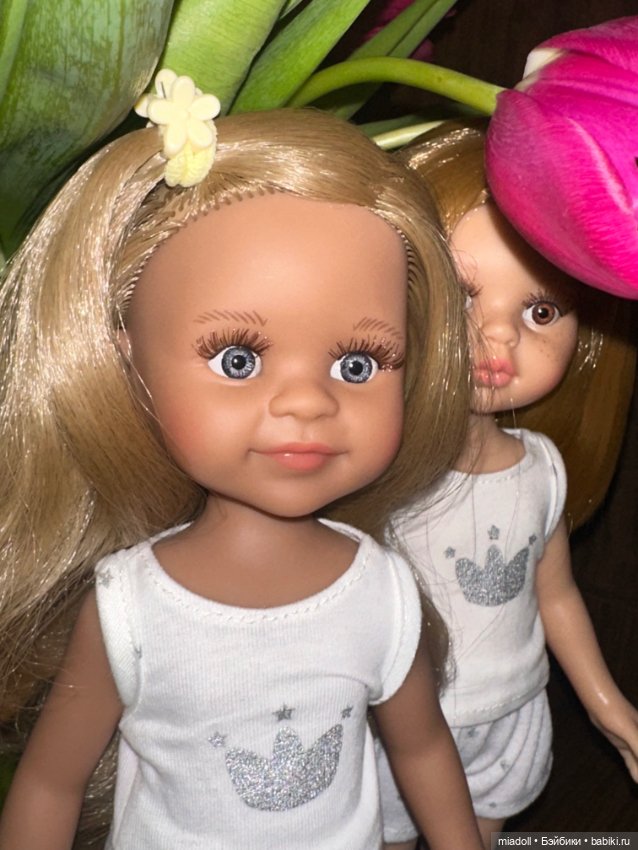 Девочки поздравляют с 8 марта (фото 2)