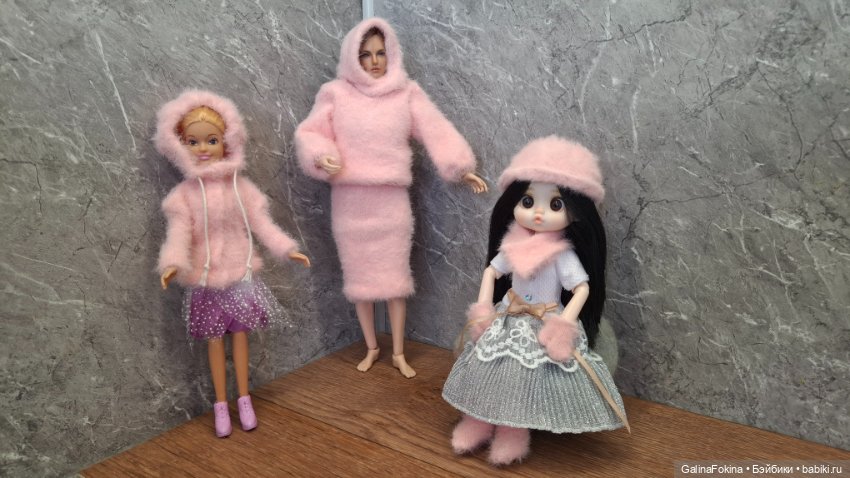 Раскрой одежды из пары пушистых носков