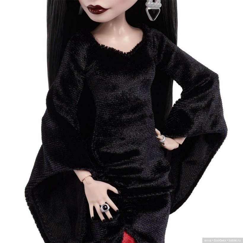 Роковая эстетика: Мортиша Аддамс в коллекции Monster High Skullector (фото 2)