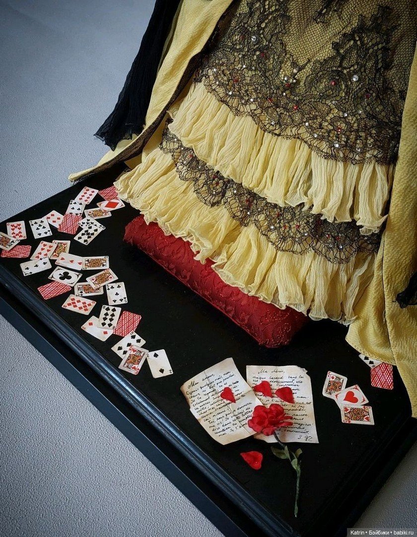 Пиковая дама: Уходящая эпоха в фарфоре, работа Оксаны Ладной (фото 5)