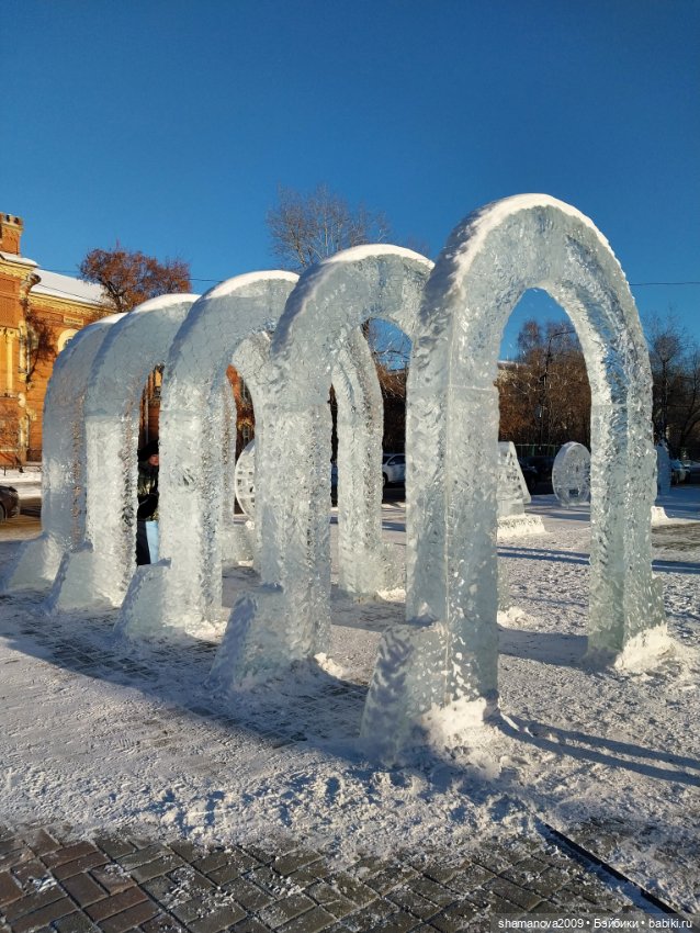 Ледяные скульптуры на Нижней набережной Ангары (фото 9)