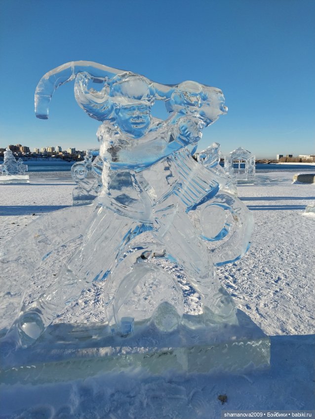 Ледяные скульптуры на Нижней набережной Ангары