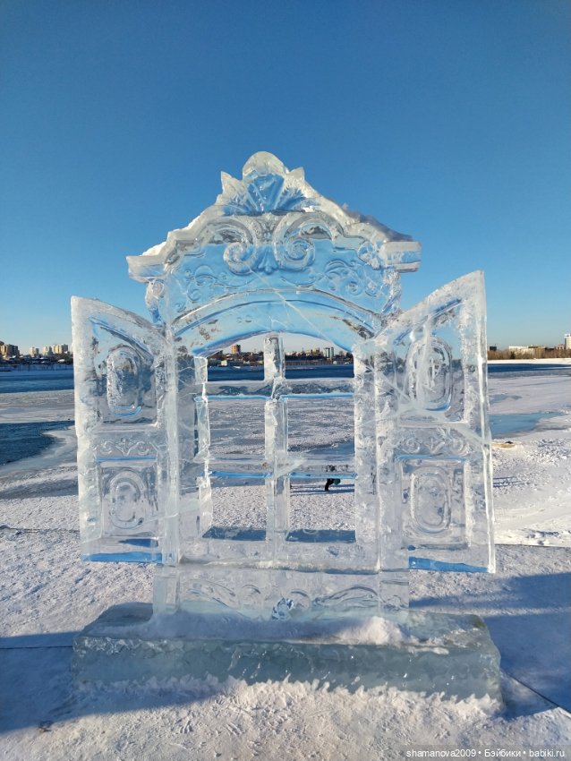 Ледяные скульптуры на Нижней набережной Ангары