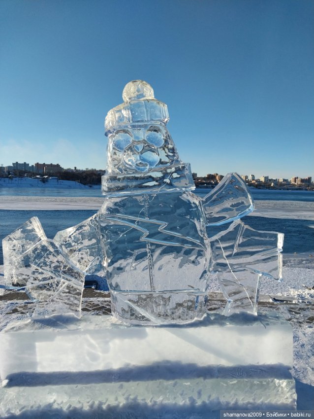 Ледяные скульптуры на Нижней набережной Ангары