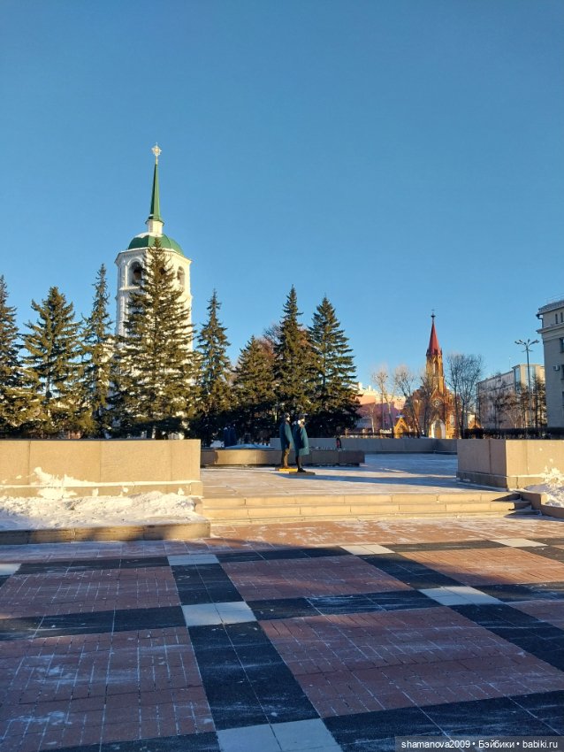 Ледяные скульптуры на Нижней набережной Ангары (фото 6)