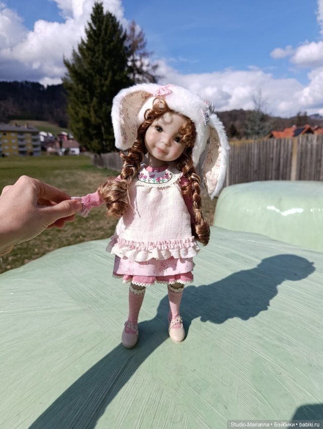 Sugar и Sky Ruby Red fashion friends на прогулке