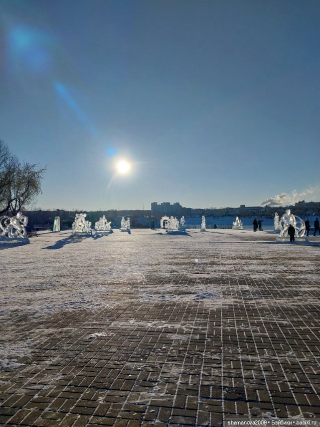 Ледяные скульптуры на Нижней набережной Ангары