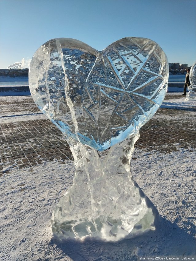 Ледяные скульптуры на Нижней набережной Ангары