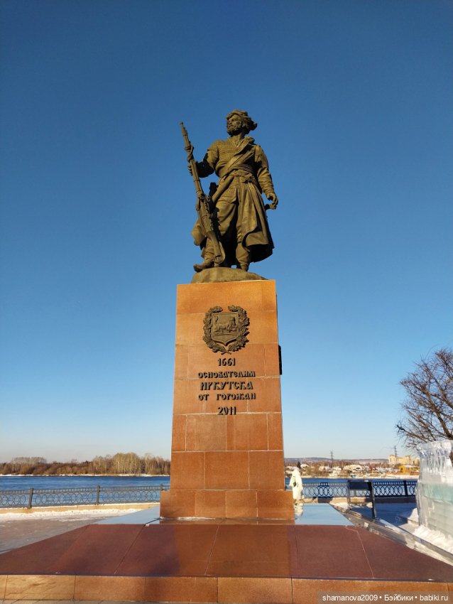 Ледяные скульптуры на Нижней набережной Ангары