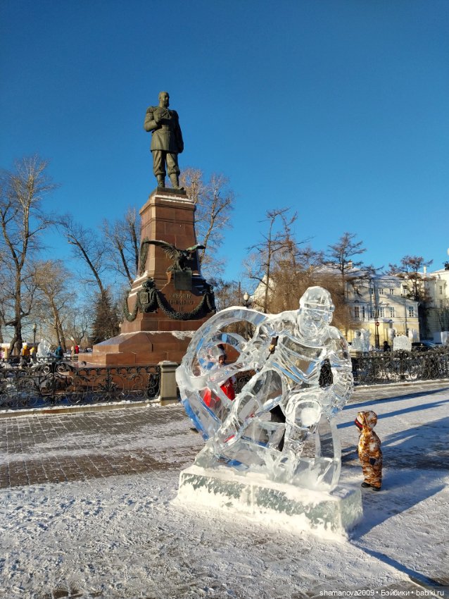 Ледяные скульптуры на Нижней набережной Ангары