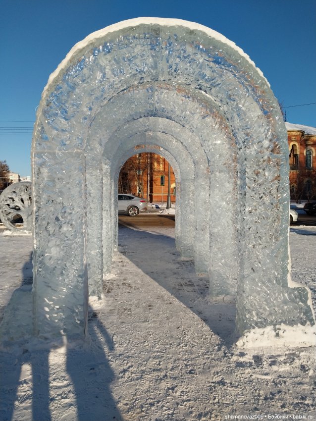 Ледяные скульптуры на Нижней набережной Ангары (фото 10)