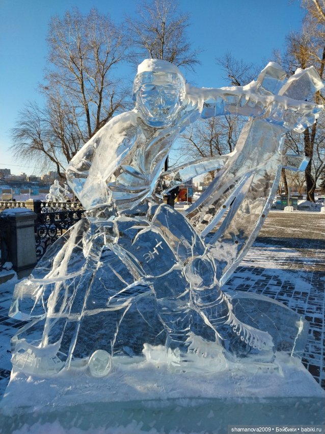 Ледяные скульптуры на Нижней набережной Ангары