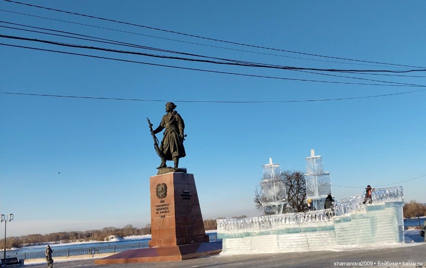 Ледяные скульптуры на Нижней набережной Ангары (фото 2)