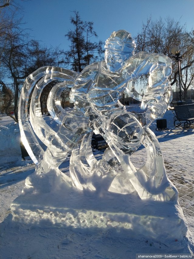 Ледяные скульптуры на Нижней набережной Ангары