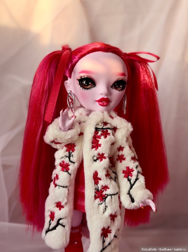 Красная лошадка — Куклы Rainbow High (Рейнбоу Хай (фото 4)