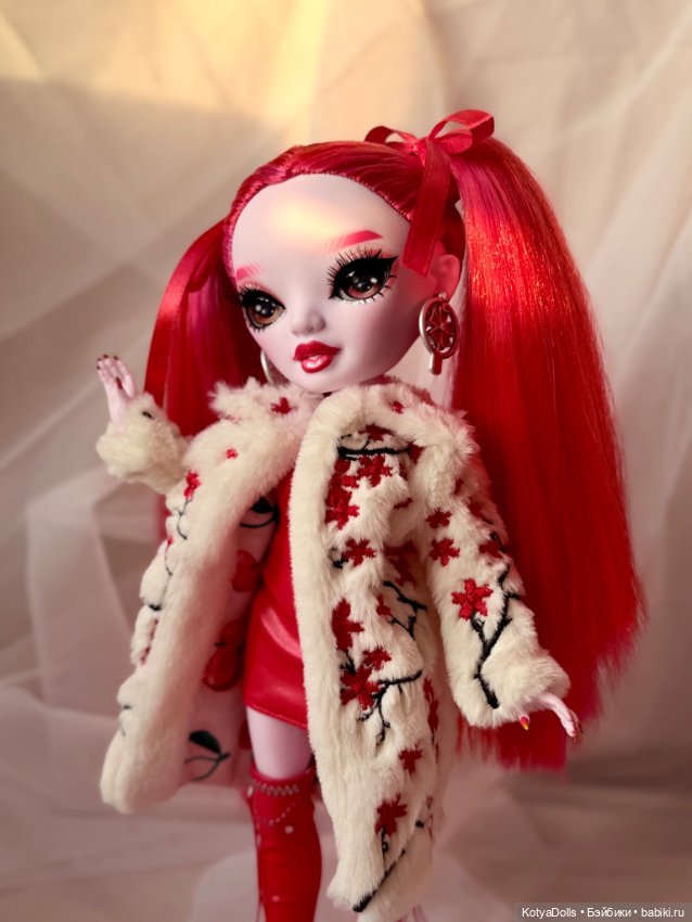 Красная лошадка — Куклы Rainbow High (Рейнбоу Хай (фото 2)
