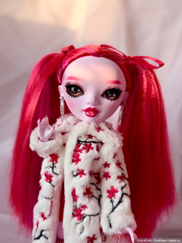 Красная лошадка — Куклы Rainbow High (Рейнбоу Хай