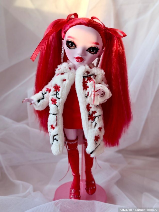Красная лошадка — Куклы Rainbow High (Рейнбоу Хай (фото 7)